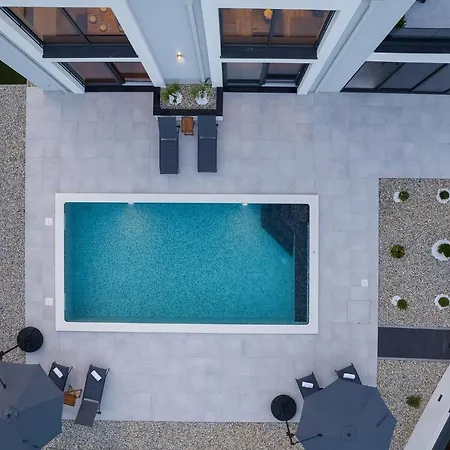 Terezija Villa *